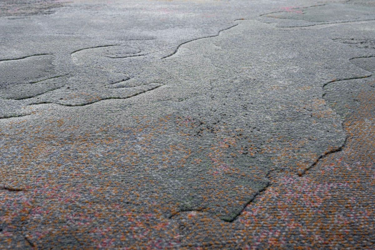 Gros plan sur le velours ras et dense du tapis Tapison Home Torino 063.0934.5626