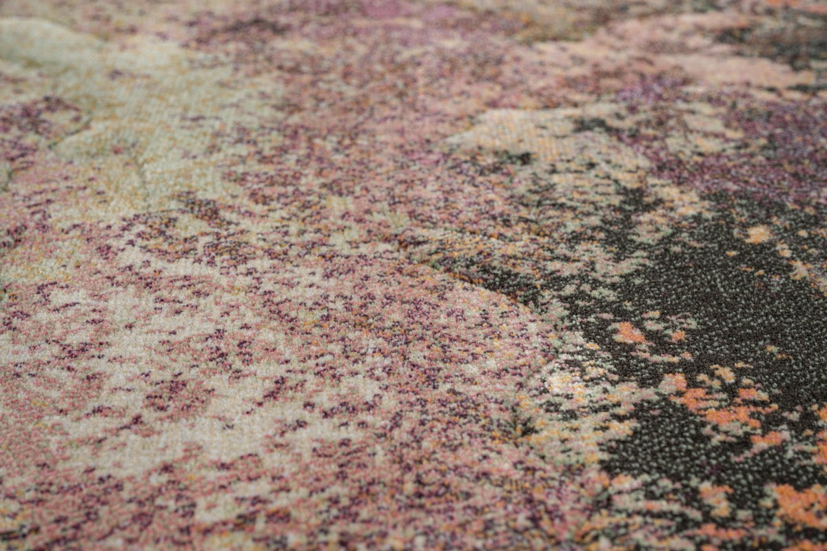 Gros plan sur le velours ras et dense du tapis Tapison Home Torino 063.0934.7274
