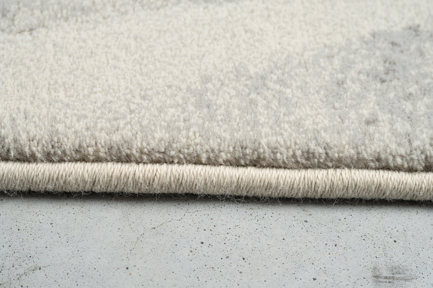Vue de profil du velours ras et de la bordure du tapis Tapison Home Torino 063.0990.6797