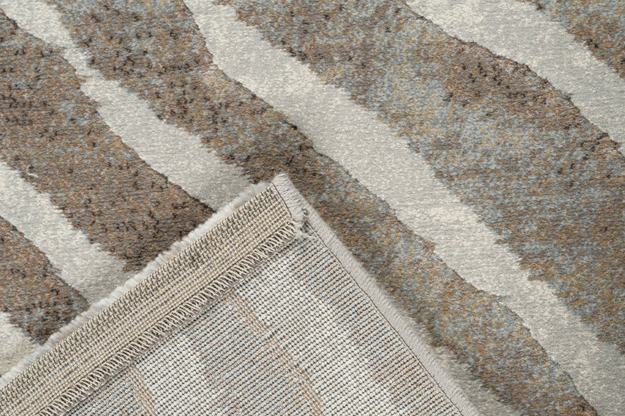 Coin replié montrant l'envers tissé du tapis taupe Tapison Home Torino 063.0990.9243