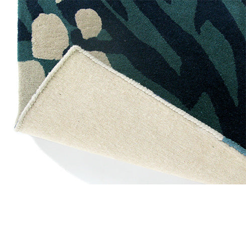 Detail edge of Brink & Campman Estella Submarine hand-tufted wool rug