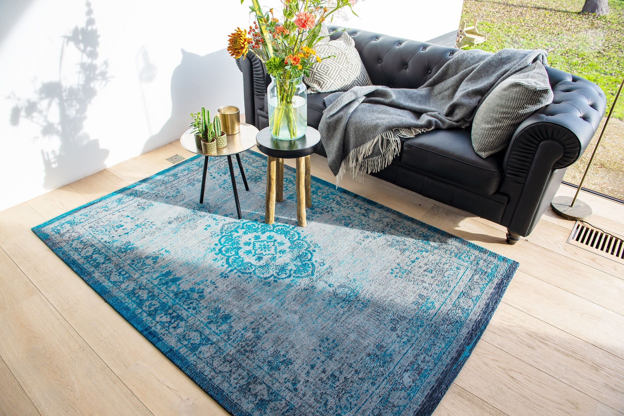 Louis de Poortere Fading World Medallion Grey Turquoise 8255