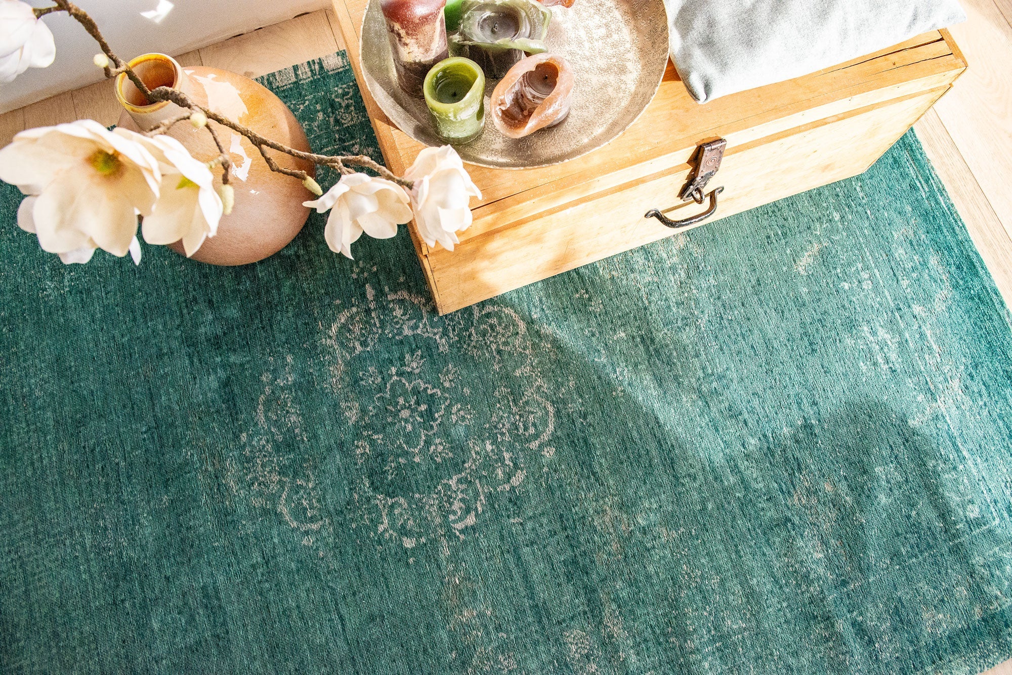 Louis de Poortere Fading World Medallion Jade 8258