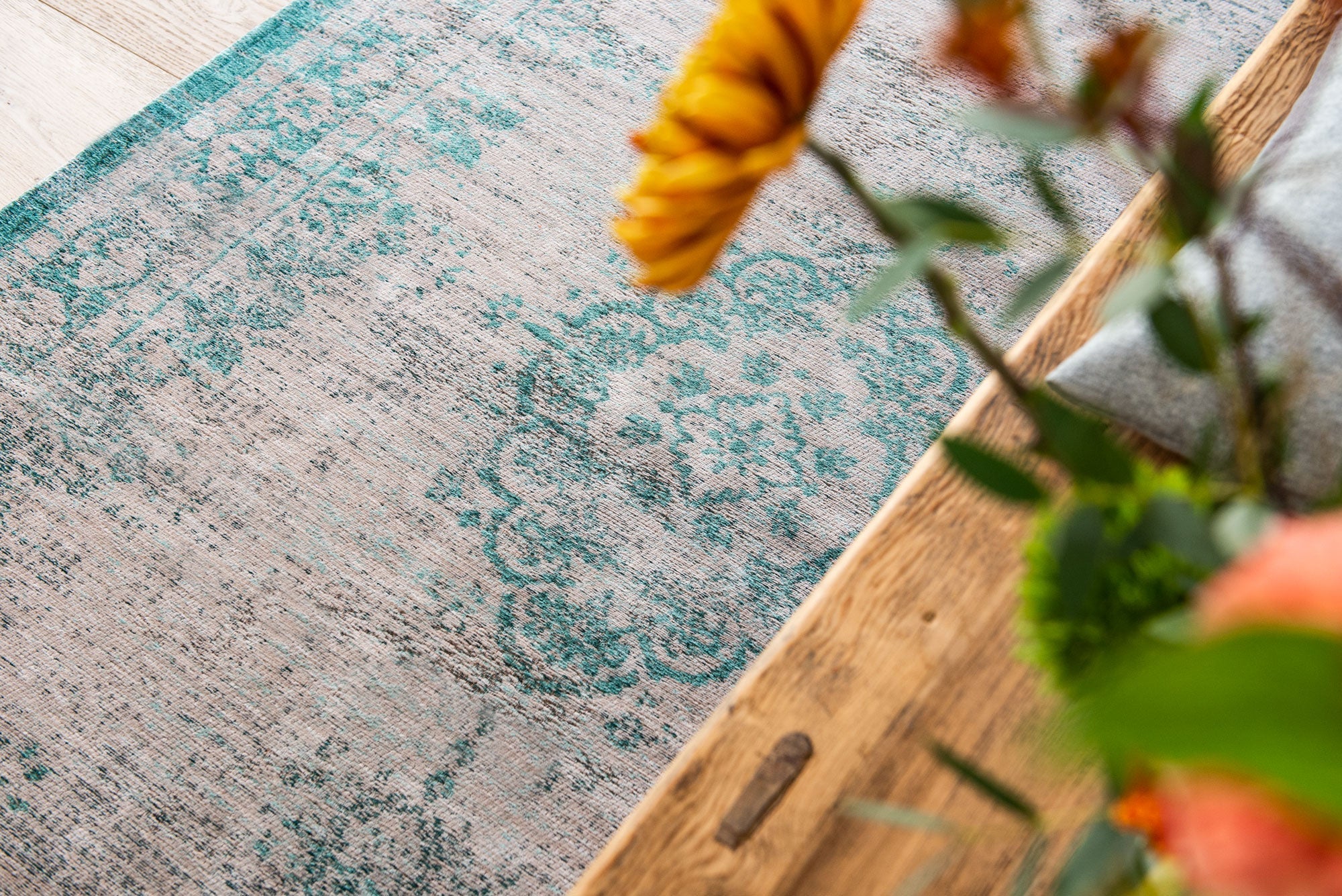 Louis de Poortere Fading World Medallion Jade Oyster 8259