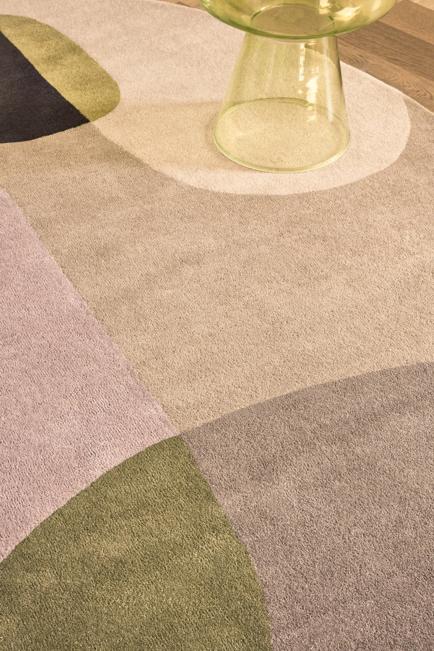 Tapis Brink & Campman Decor Miller Autumn beige sable, rose poudré et vert olive, dans un intérieur, deuxième vue