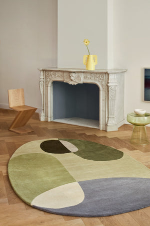 Tapis Brink & Campman Decor Miller Summer vert sauge, vert forêt et gris tourterelle, dans un intérieur