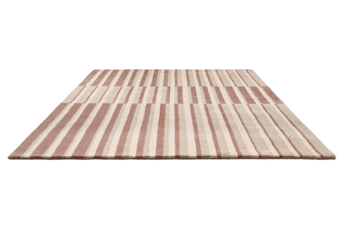 Tapis Brink & Campman Decor Pilar Blush vieux rose à rayures crème et grège, vue en perspective