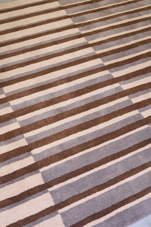 Tapis Brink & Campman Decor Pilar Taupe taupe à rayures brun chocolat et crème, dans un intérieur, troisième vue