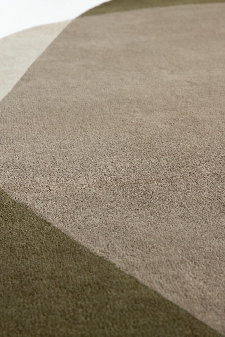  Detail edge of Brink & Campman Moore Moss hand-tufted organic rug