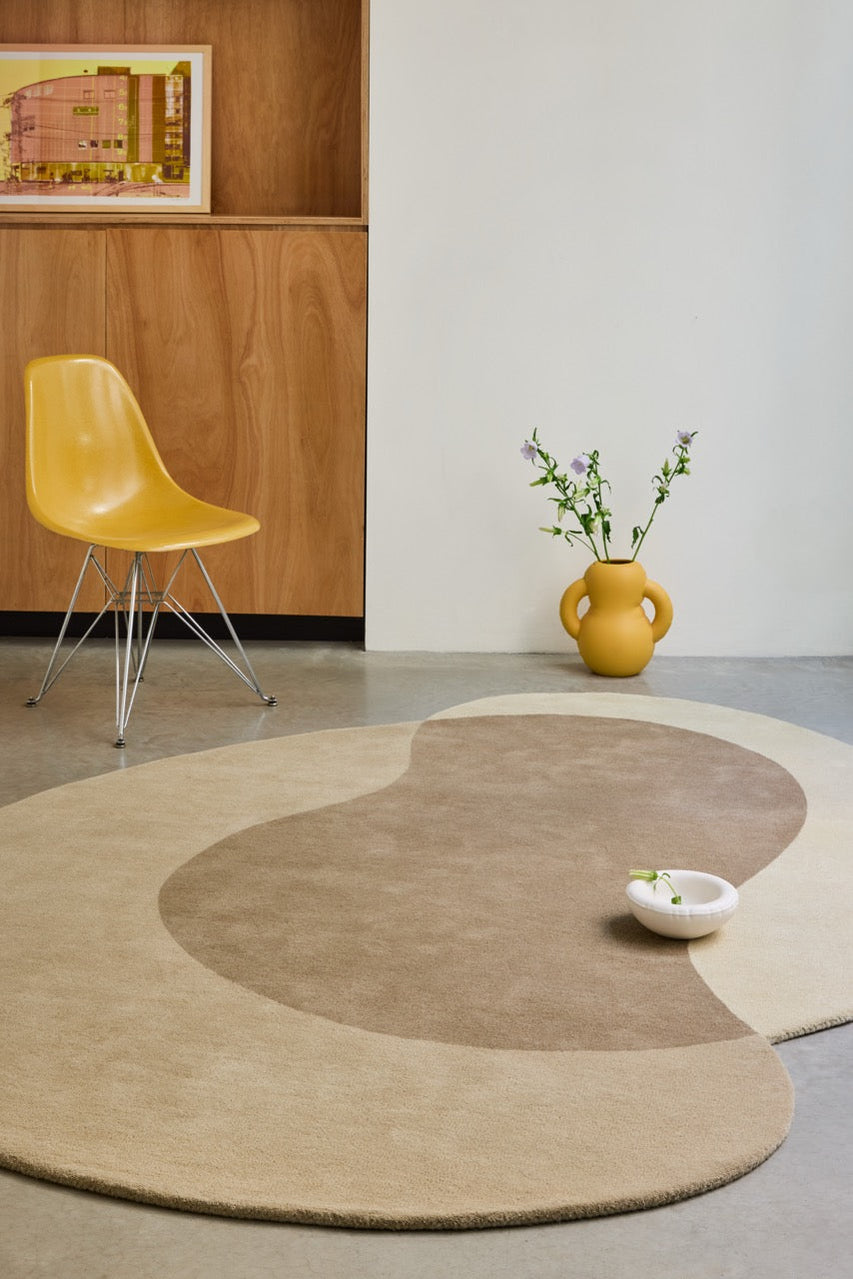 Tapis Brink & Campman Element Lane Neutral beige sable, taupe et crème, dans un intérieur