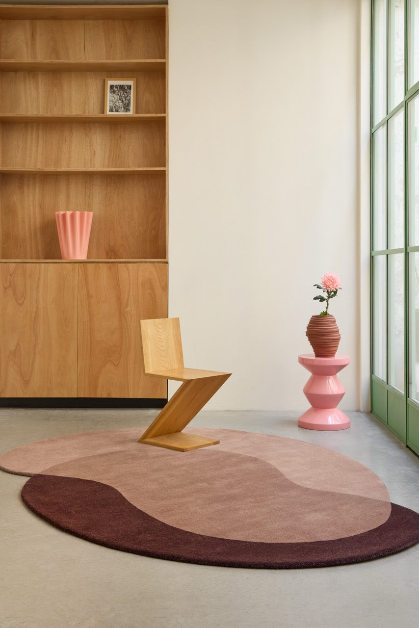 Tapis Brink & Campman Element Lane Red vieux rose, brun mauve et aubergine, dans un intérieur