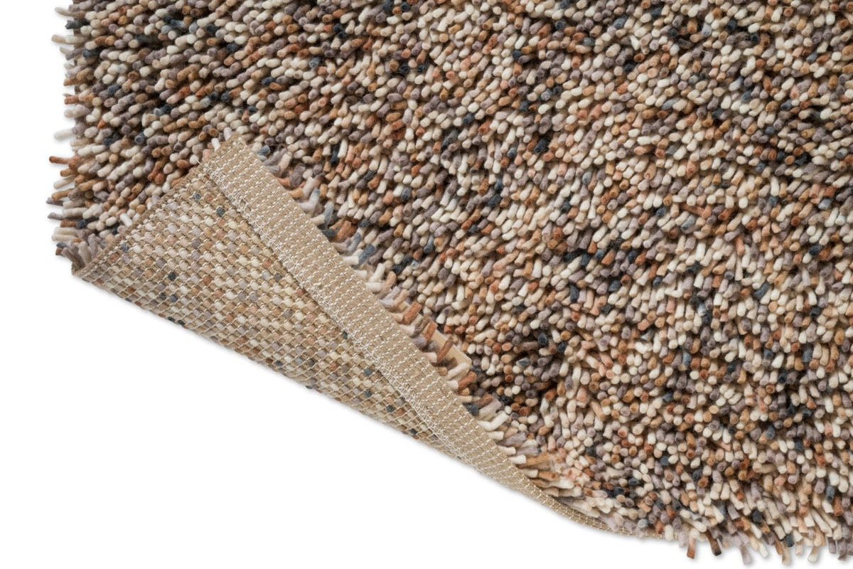 Tapis Brink & Campman Loom Natural, détail de l'angle replié et du dos