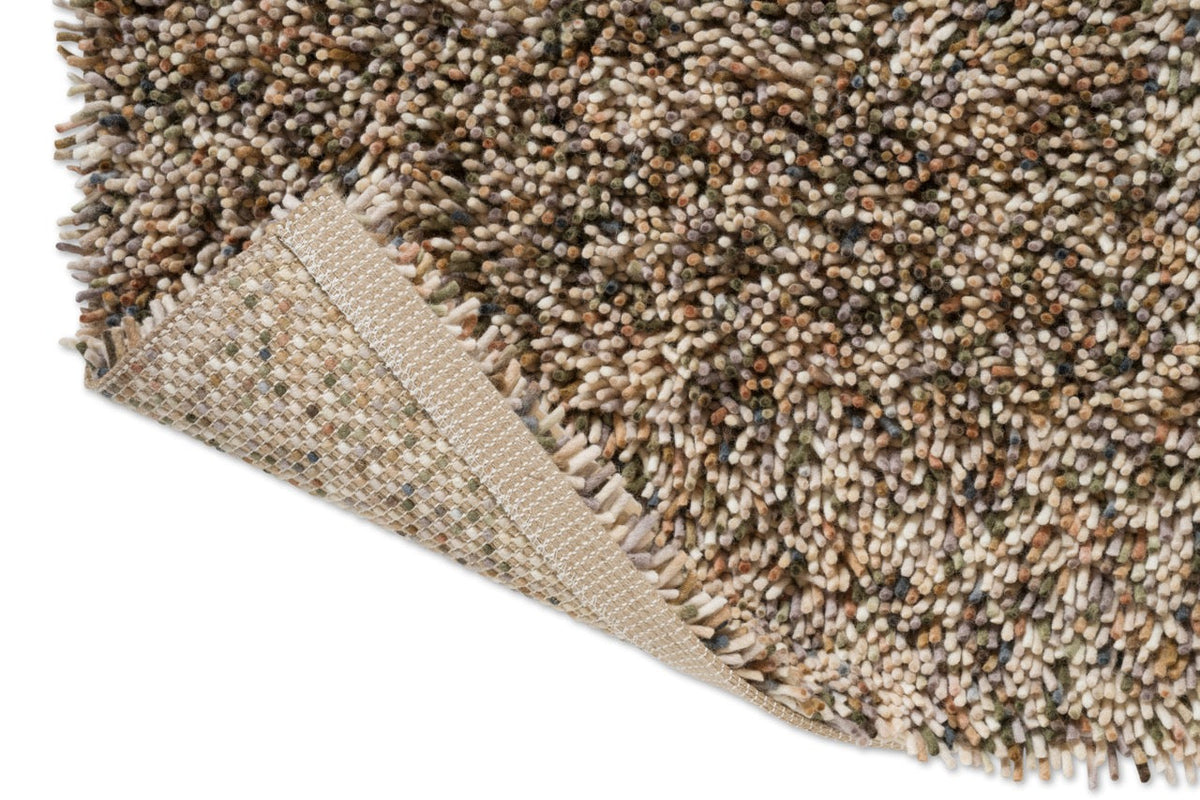 Tapis Brink & Campman Loom Natural Moss, détail de l'angle replié et du dos