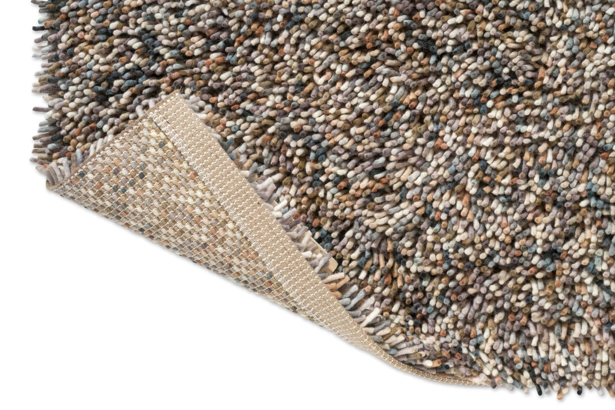 Tapis Brink & Campman Loom Natural Storm, détail de l'angle replié et du dos