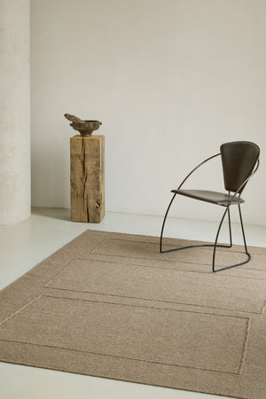 Tapis Brink & Campman Senso Blocks Fur Brown brun camel aux trois blocs en relief, dans un intérieur