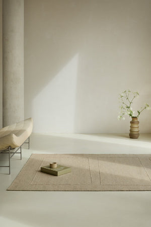 Tapis Brink & Campman Senso Blocks Natural beige sable aux trois blocs en relief, dans un intérieur
