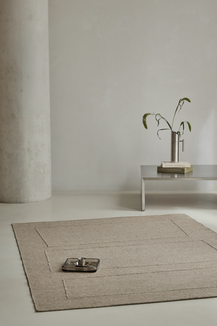 Tapis Brink & Campman Senso Blocks Soft Taupe taupe gris aux trois blocs en relief, dans un intérieur
