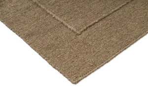 Tapis Brink & Campman Senso Border Fur Brown, détail de l'angle et du tissage