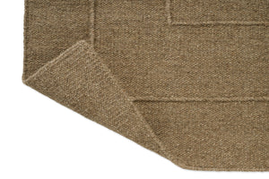 Tapis Brink & Campman Senso Border Fur Brown, détail de l'angle replié et de l'envers