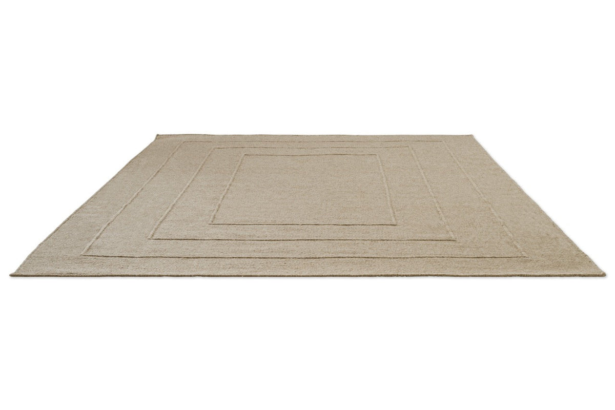 Tapis Brink & Campman Senso Border Natural beige sable aux trois cadres en relief, vue en perspective