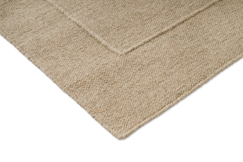 Tapis Brink & Campman Senso Border Natural, détail de l'angle et du tissage