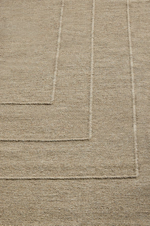 Tapis Brink & Campman Senso Border Natural beige sable aux trois cadres en relief, dans un intérieur, deuxième vue