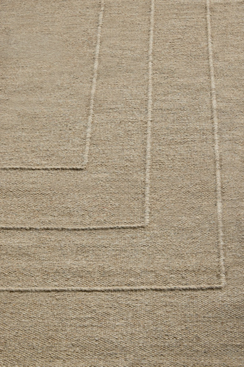 Tapis Brink & Campman Senso Border Natural beige sable aux trois cadres en relief, dans un intérieur, deuxième vue
