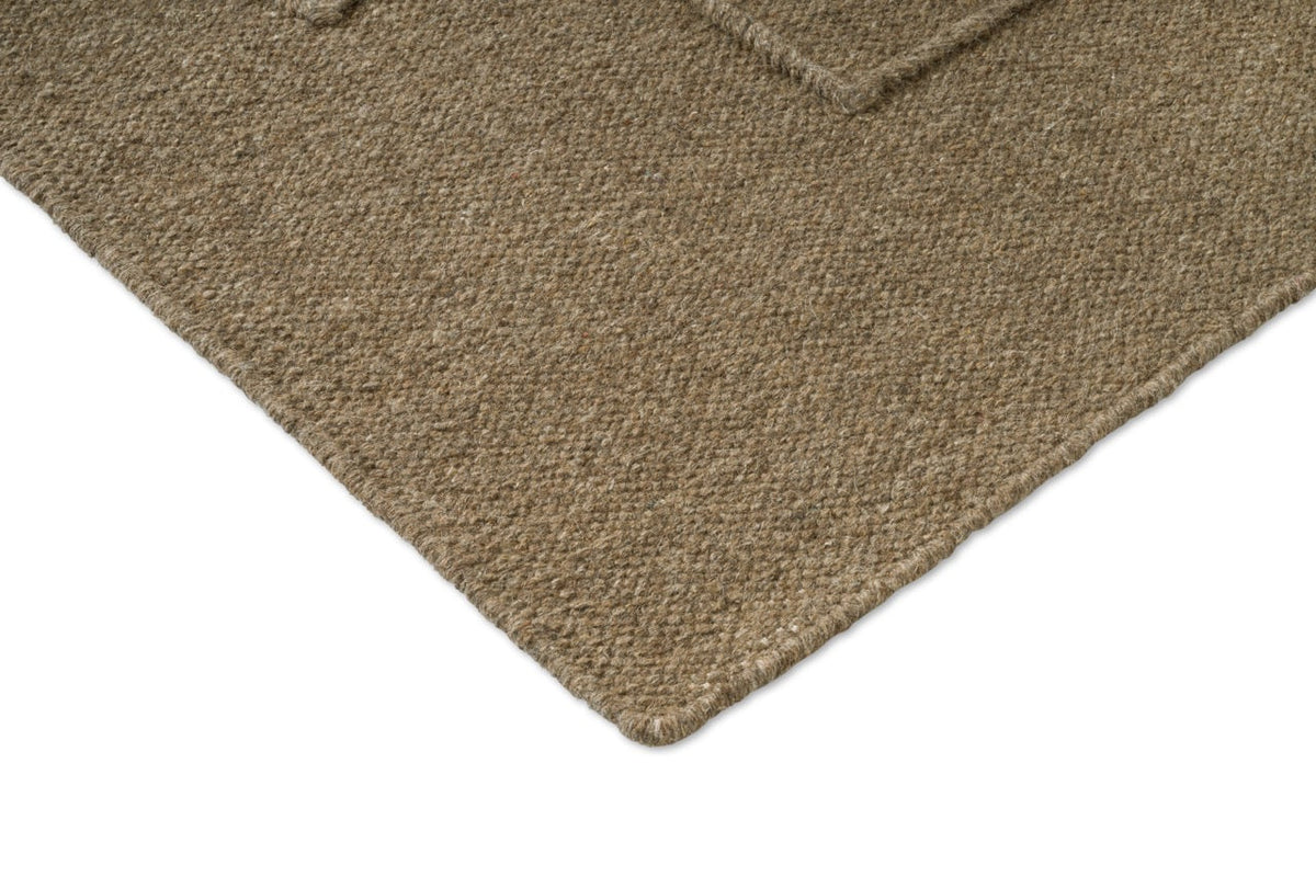 Tapis Brink & Campman Senso Level Fur Brown, détail de l'angle et du tissage