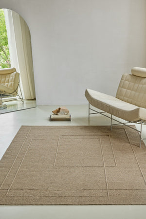 Tapis Brink & Campman Senso Planes Fur Brown brun camel aux rectangles superposés en relief, dans un intérieur