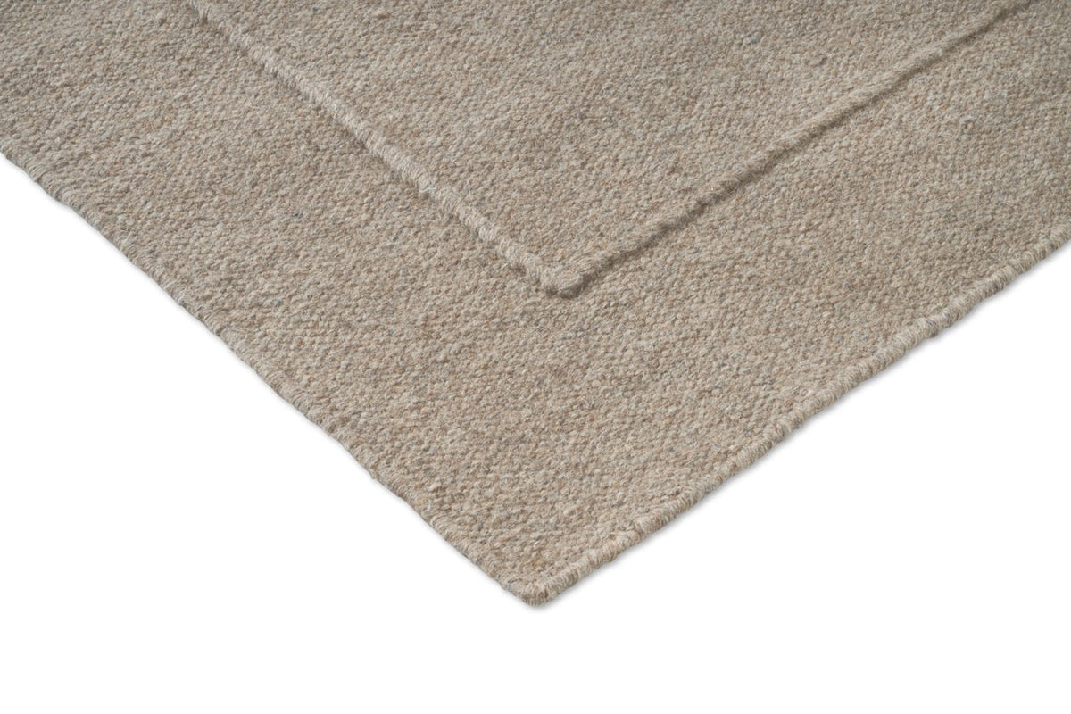 Tapis Brink & Campman Senso Planes Soft Taupe, détail de l'angle et du tissage