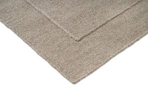 Tapis Brink & Campman Senso Planes Soft Taupe, détail de l'angle et du tissage