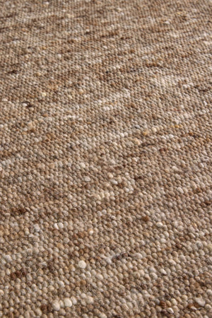 Tapis Brink & Campman Sober Soft Brown chiné brun doux et taupe, dans un intérieur, troisième vue