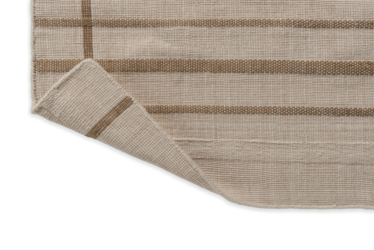 Detail photo of sesame linear design on flatweave texture