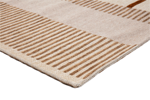 Tapis Acsento Oslo Noisette, détail de l'angle et du poil