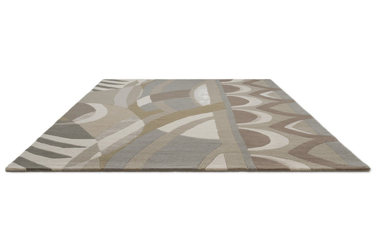 Tapis Harlequin Atelier Pebble pierre, taupe et gris tourterelle, vue en perspective