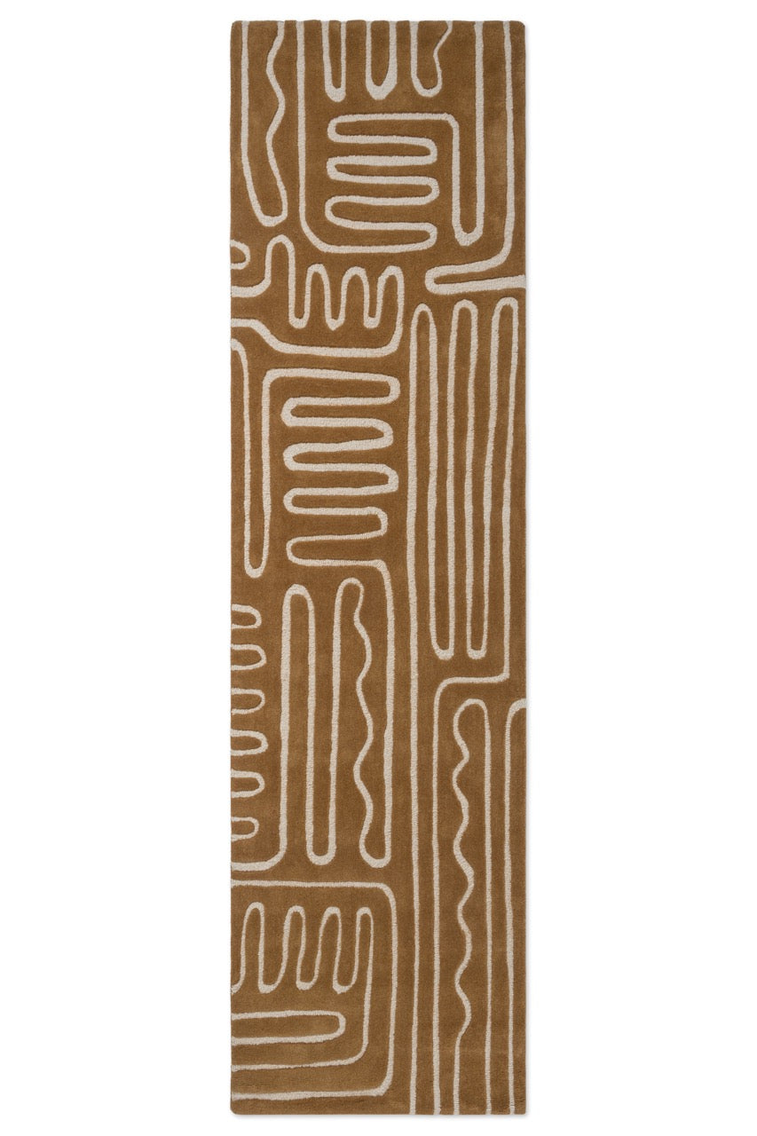 Tapis de couloir Harlequin Hollow Tan caramel aux lignes ivoire, vue de dessus