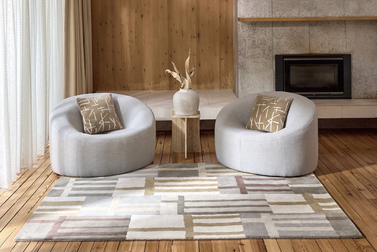 Tapis Harlequin Monolith Sandstone gris sauge, sable et ivoire, dans un intérieur
