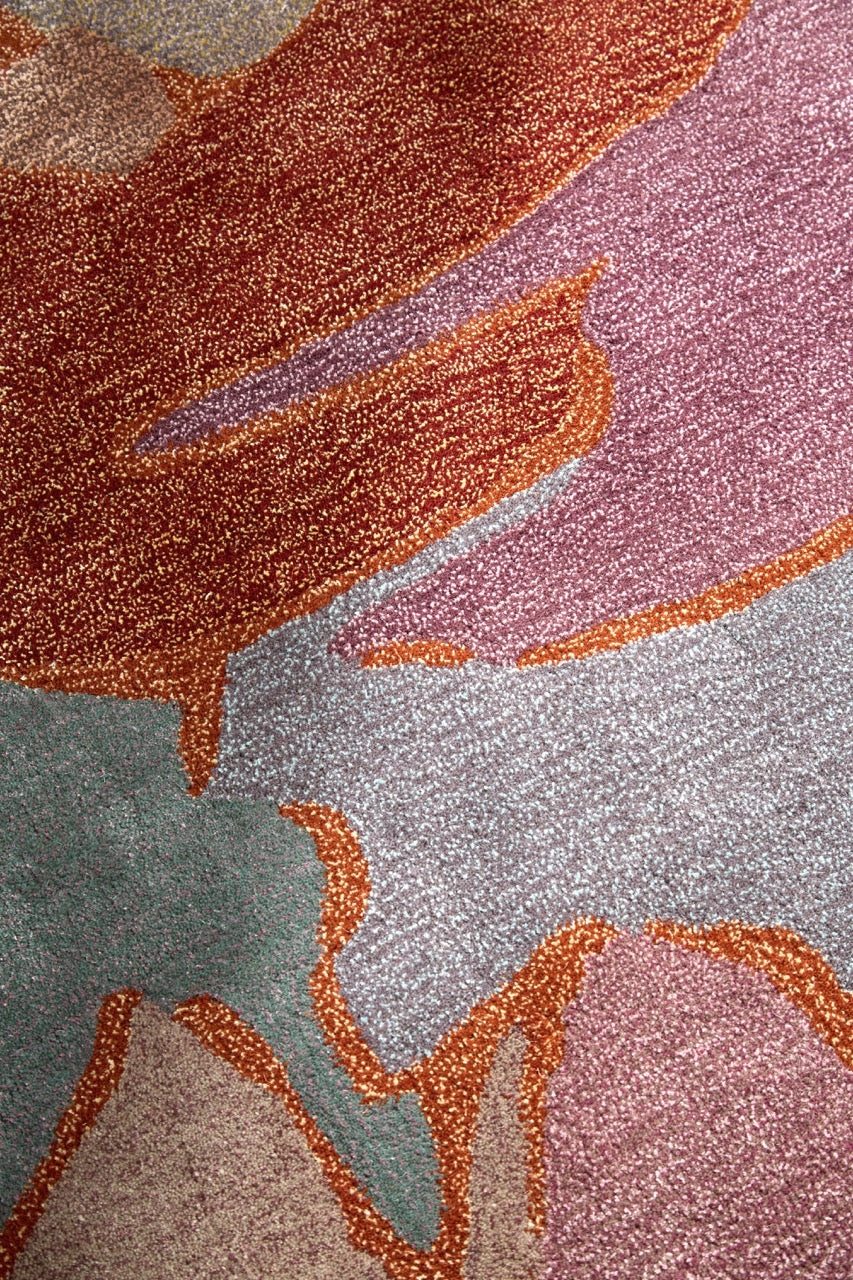 Tapis Harlequin Saltillo Rosewood terracotta, rouille et lilas, dans un intérieur, troisième vue