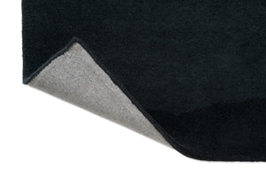Tapis Harlequin Sedimentary Midnight, détail de l'angle replié et du dos