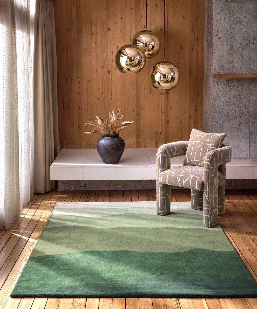 Tapis Harlequin Sedimentary Pine vert sapin et sauge, dans un intérieur