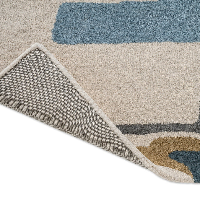 Tapis Harlequin Zeal Indigo, détail de l'angle replié et du dos
