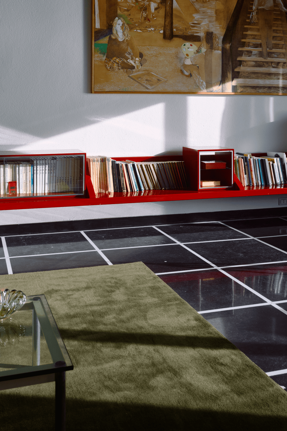 Tapis vert olive Layered Solid Wool Capulet Olive, dans un salon