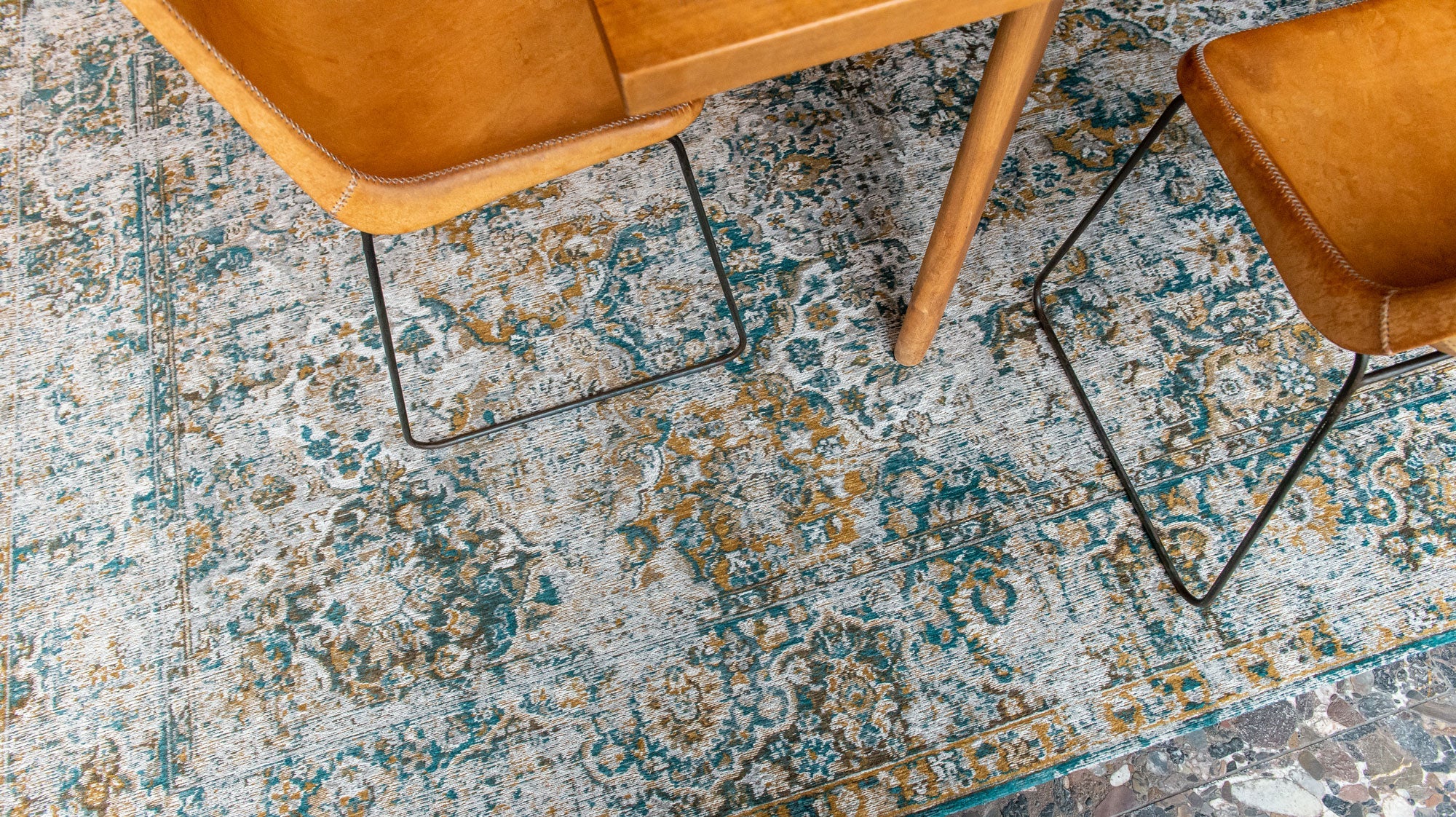 Louis de Poortere Antiquarian Antique Bakthiari Fener 9127