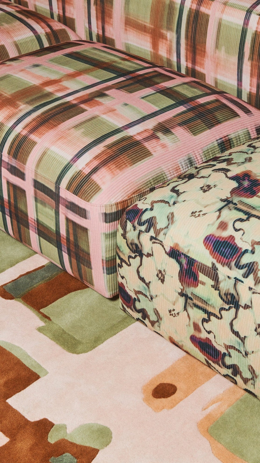 Tapis rose Layered Collina Strada Plaid Garden Pop, détail de la laine sculptée