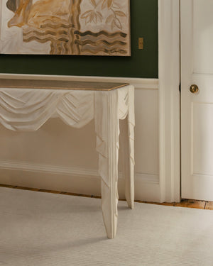 Tapis laine beige Layered Drift Wool Light Oatmeal, dans un intérieur