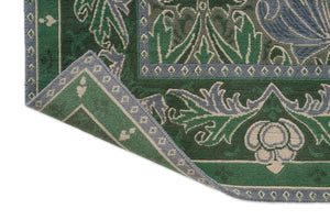 Tapis Morris & Co Helena Mineral, détail de l'angle replié et du dos