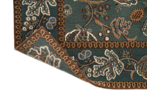 Tapis Morris & Co Theodosia Bottle Green, détail de l'angle replié et du dos