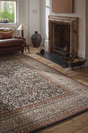 Tapis Morris & Co Borage Grey gris pierre, ivoire et ocre, dans un intérieur, deuxième vue