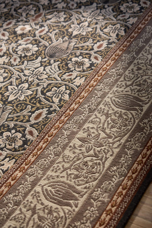 Tapis Morris & Co Borage Grey gris pierre, ivoire et ocre, dans un intérieur, troisième vue
