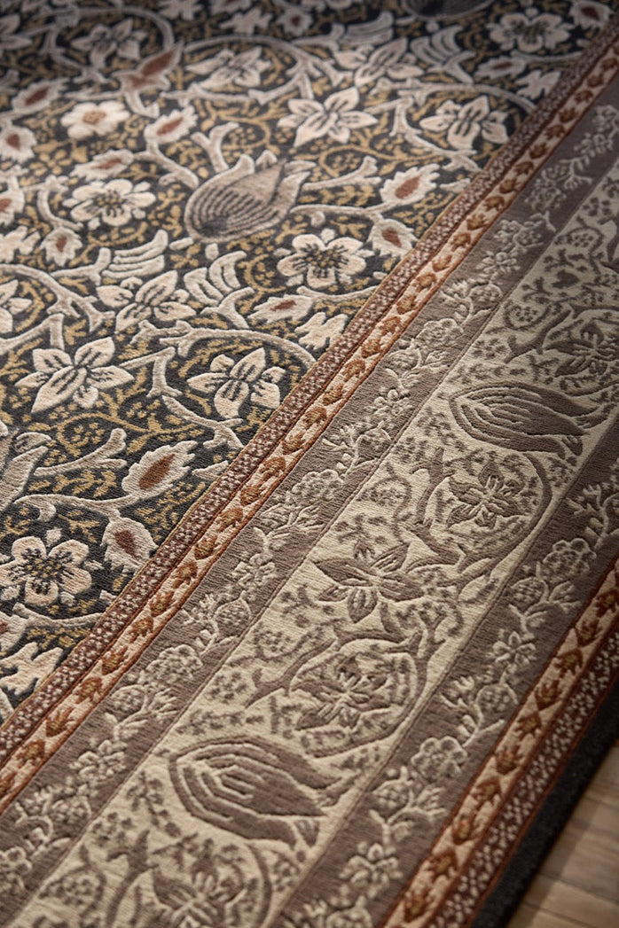 Tapis Morris & Co Borage Grey gris pierre, ivoire et ocre, dans un intérieur, troisième vue